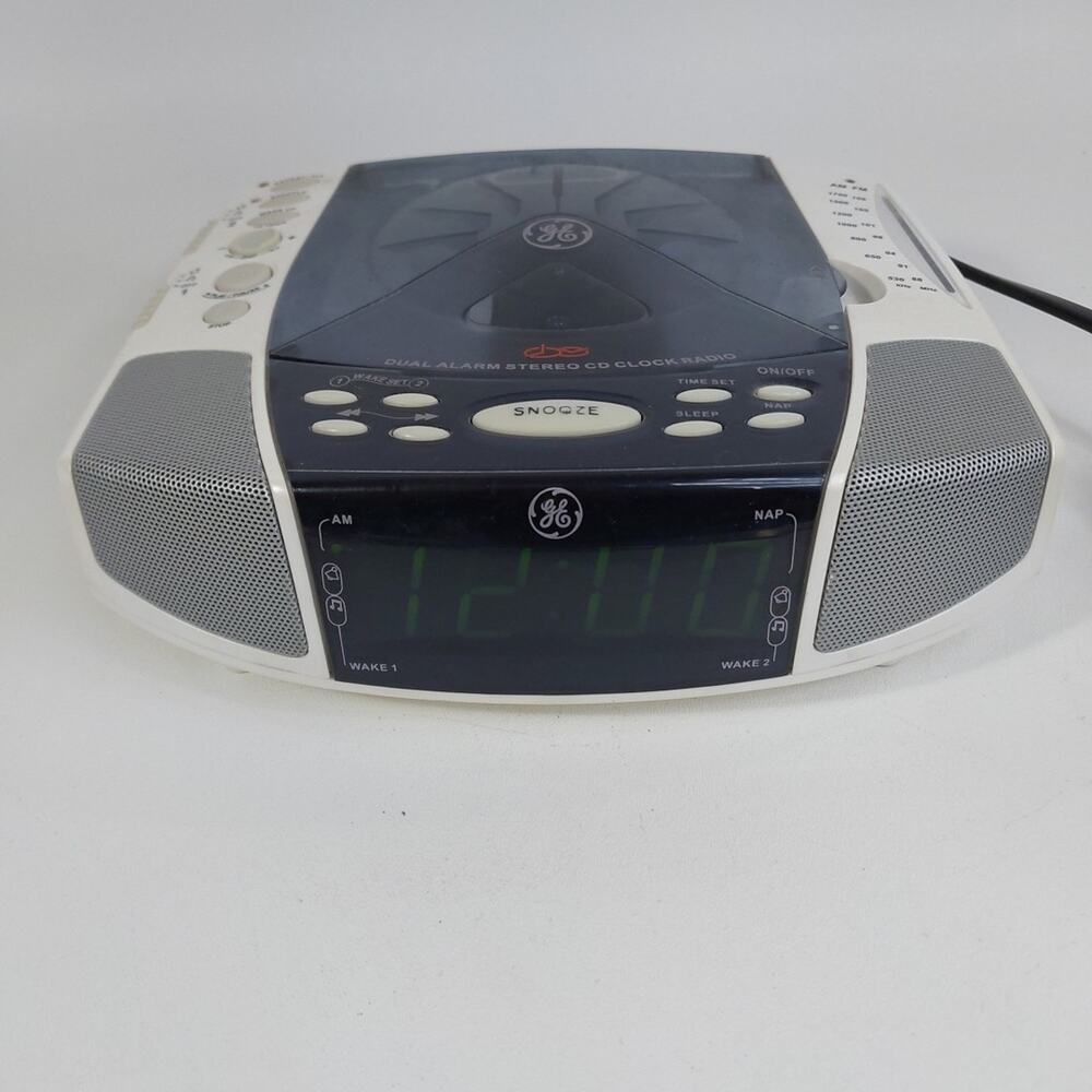 General Electric GE 7-4897WH White Stereo CD Player AM/FM Dual Alarm Clock Radio
